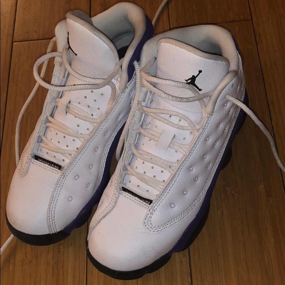 Boys Jordan Retro 13- white and purple